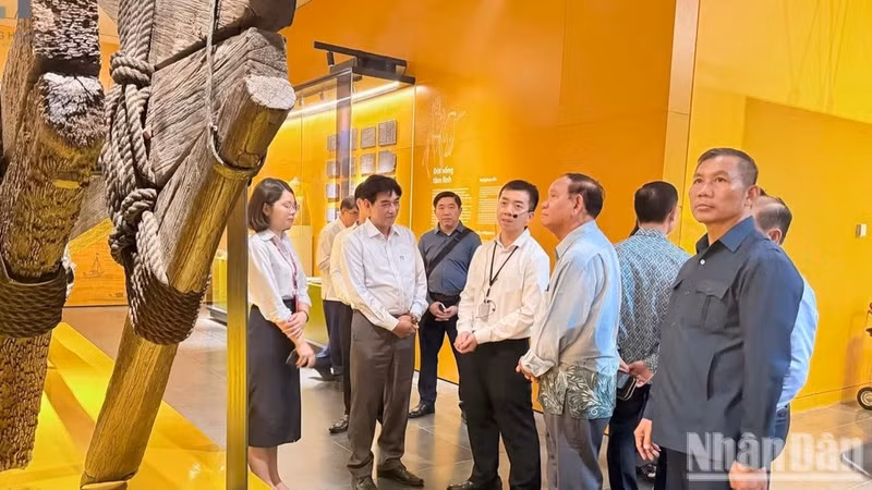 Visitantes al Museo de Hanói. (Foto: Nhan Dan)