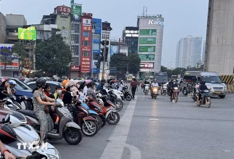 Hanói restringirá motos a gasolina en su barrio céntrico desde julio de 2026. (Foto: VNA)