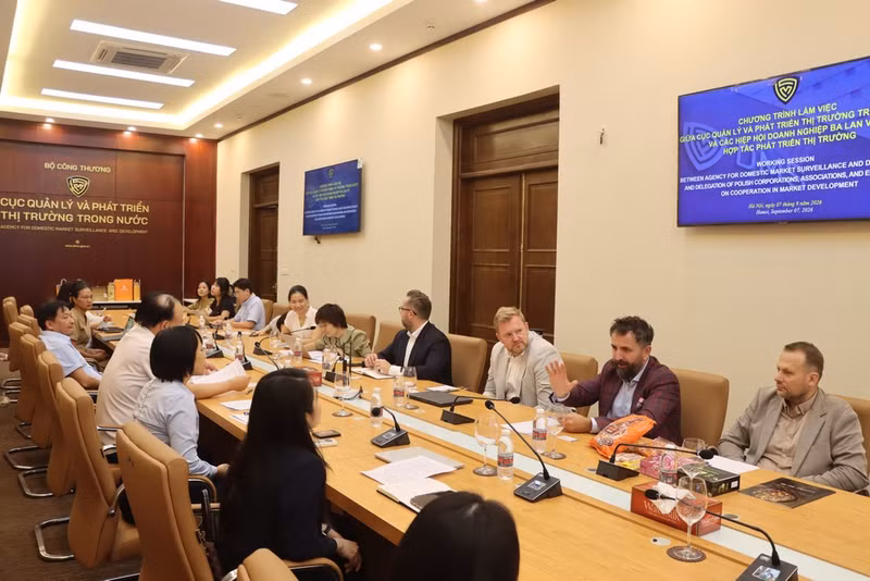 Escena de la reunión. (Foto: Agencia de Supervisión y Desarrollo del Mercado Doméstico de Vietnam)