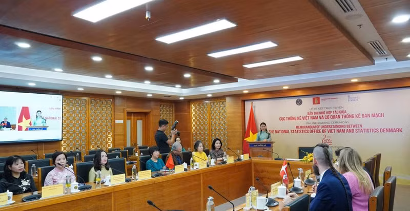 En la ceremonia de firma en la Oficina General de Estadísticas de Vietnam. (Foto: Oficina General de Estadísticas)