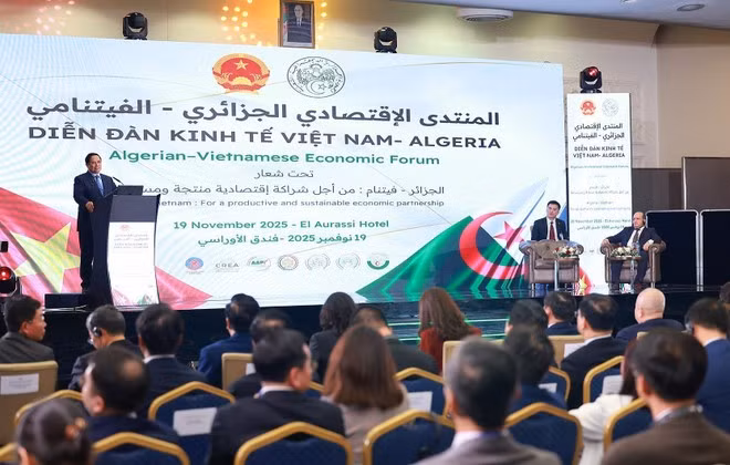 El primer ministro de Vietnam, Pham Minh Chinh, habla en el Foro Económico Vietnam–Argelia. (Foto: VNA)