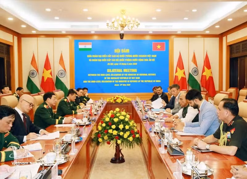 Vista de la reunión entre el vicepremier y ministro de Defensa de Vietnam, Phan Van Giang, y el ministro de Defensa de la India, Rajnath Singh. (Foto: VNA)