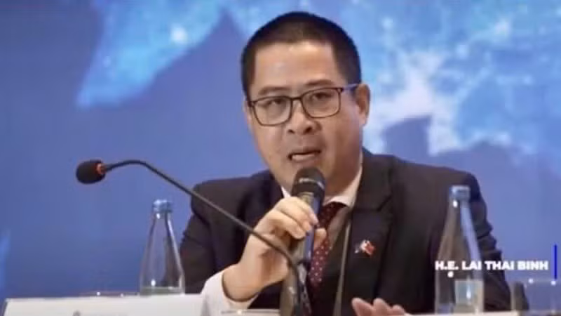 El embajador de Vietnam en Filipinas, Lai Thai Binh.