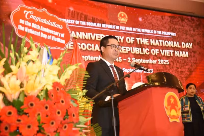 El embajador de Hanói en Filipinas, Lai Thai Binh, interviene en una ceremonia conmemorativa del Día Nacional de Vietnam (2 de septiembre de 1945) en 2025. (Foto: Embajada de Vietnam en Filipinas)