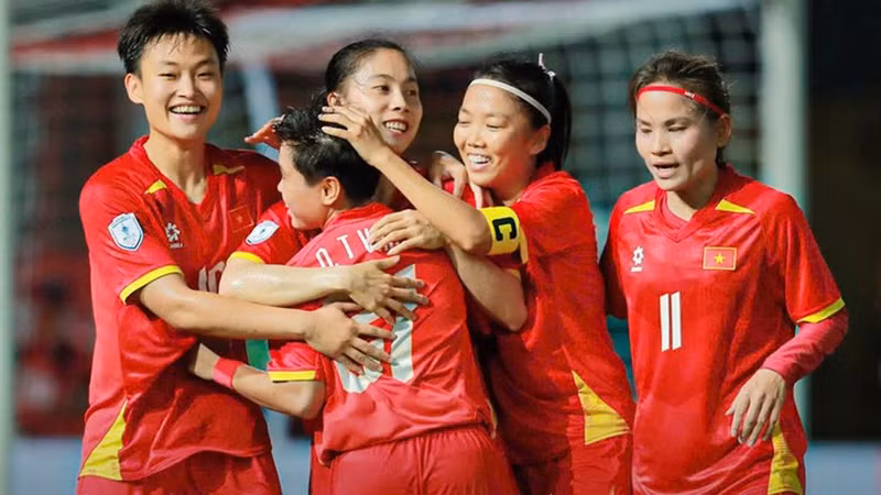 Jugadoras vietnamitas celebran un gol en el partido. (Foto: Federación de Fútbol de Vietnam)