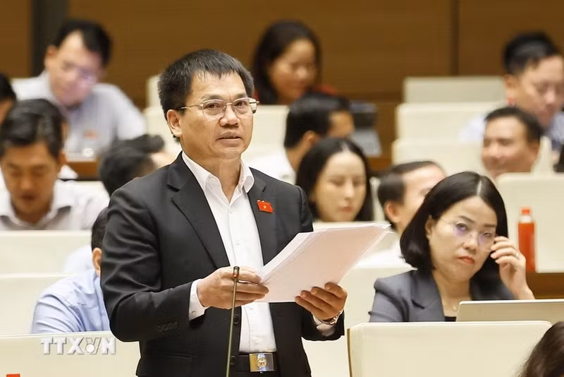 El diputado Duong Khac Mai habla en la sesión. (Foto: VNA)