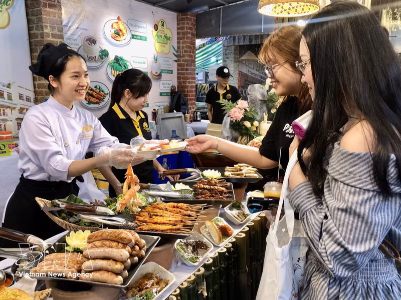 Vista del Festival Cultural Gastronómico y de Platos Deliciosos Saigontourist Group 2026, bajo el lema “Conectar las esencias de la cultura gastronómica vietnamita”, celebrado el 26 de marzo de 2026 en el complejo turístico de Van Thanh, barrio de Thanh My Tay, Ciudad Ho Chi Minh. (Foto: VNA)