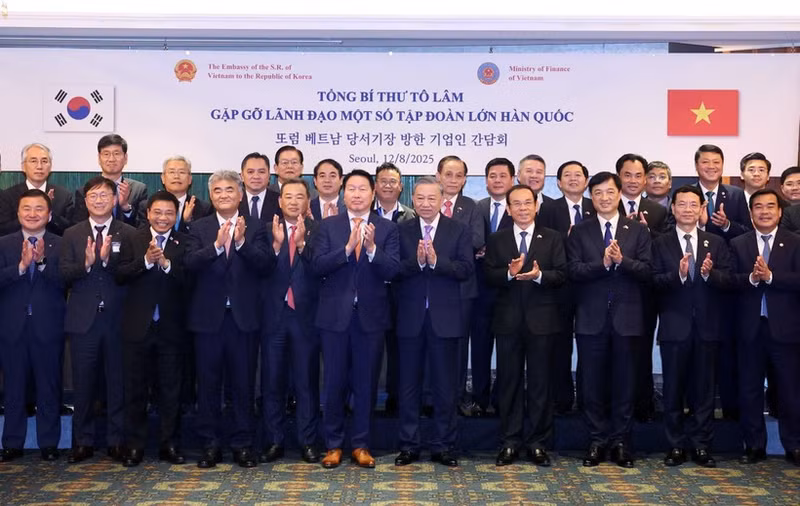 El secretario general del Partido Comunista de Vietnam, To Lam, y los delegados en la cita. (Foto: VNA)