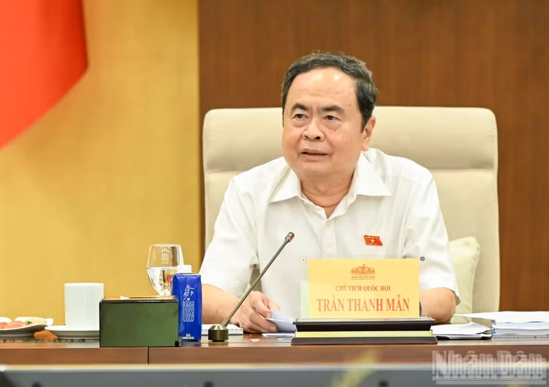 El presidente de la Asamblea Nacional de Vietnam, Tran Thanh Man, en la reunión. (Fotografía: Nhan Dan)