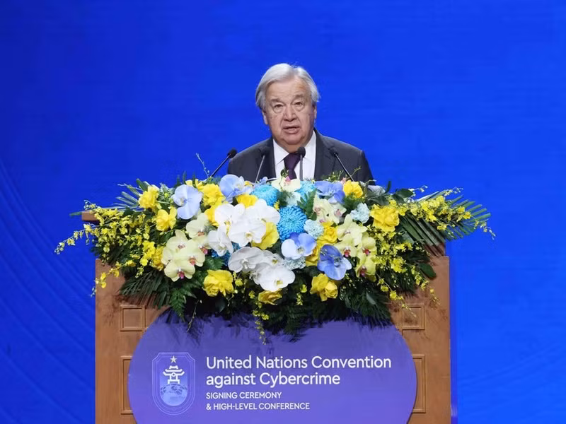 El secretario general de la ONU, Antonio Guterres, en la firma de la Convención de las Naciones Unidas contra la Ciberdelincuencia. (Foto: VNA)