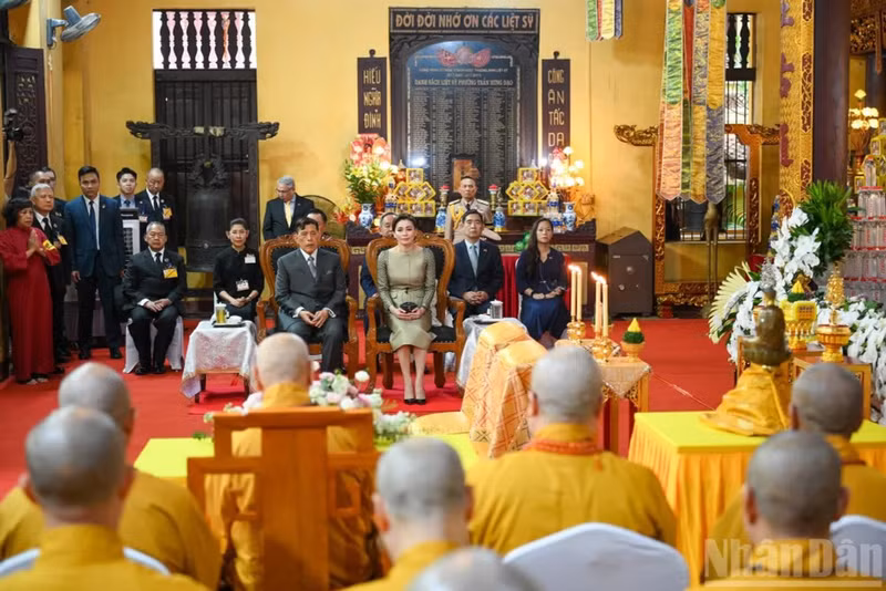 El Rey de Tailandia, Maha Vajiralongkorn, y la Reina Suthida Bajrasudhabimalalakshana asisten a la ceremonia. (Foto: Nhan Dan)