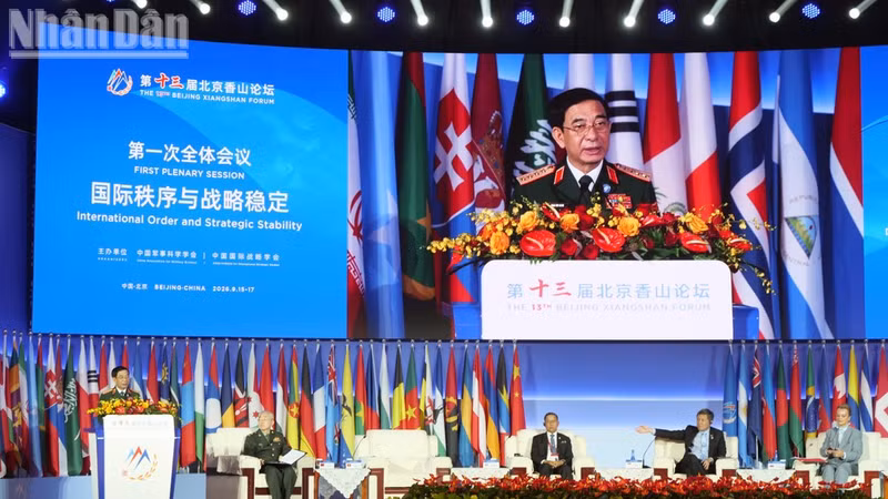 El viceprimer ministro y titular de Defensa de Vietnam, general Phan Van Giang, habla en el evento. (Foto: Nhan Dan)