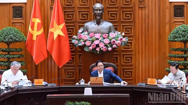 El primer ministro de Vietnam, Pham Minh Chinh, interviene en la reunión. (Foto: Nhan Dan)