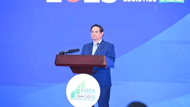 El primer ministro de Vietnam, Pham Minh Chinh, interviene en el Congreso Mundial 2025 de la Federación Internacional de Asociaciones de Agentes de Transporte (Fiata). (Foto: Nhan Dan)