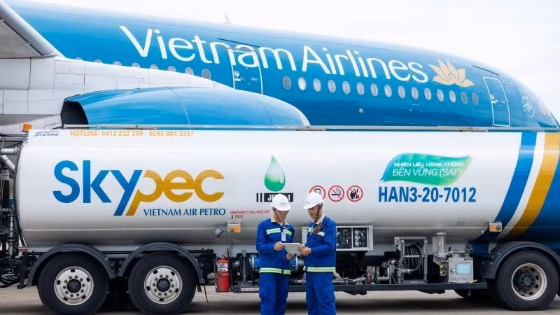 Las aerolíneas miembro de la Asociación Internacional de Transporte Aéreo tienen como conseguir cero emisiones netas de carbono de aquí a 2050. Al respecto, el Combustible Sostenible de Aviación debe aportar el 65 por ciento de la reducción de emisiones requeridas. (Foto: Nhan Dan)
