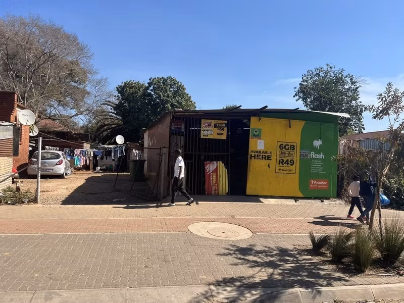 Un barrio residencial con infraestructura vial subdesarrollada en los aledaños de Pretoria, capital de Sudáfrica. (Foto: VNA)