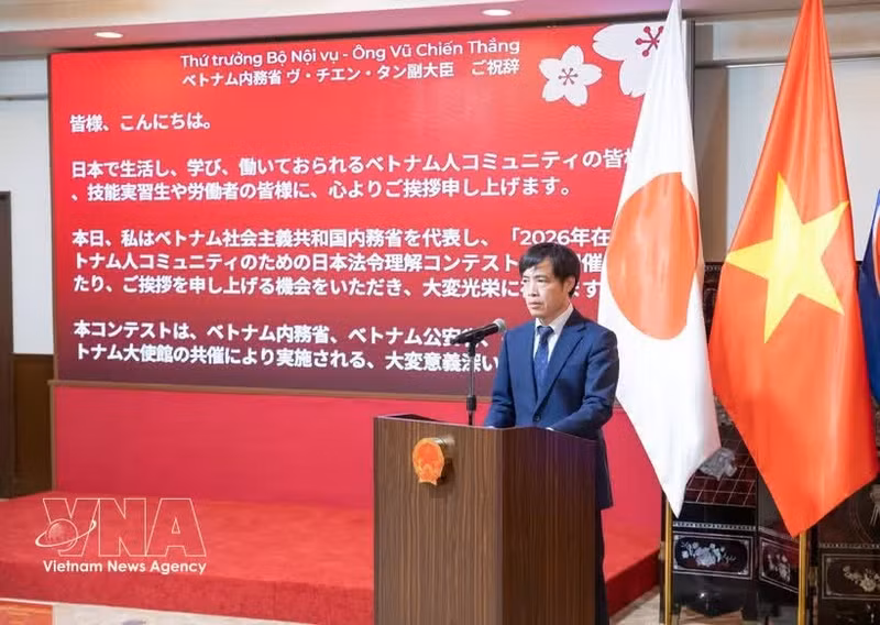 Phan Tien Hoang, jefe de la Junta de Gestión Laboral de la Embajada de Vietnam en Japón, interviene en la cita. (Foto: VNA)