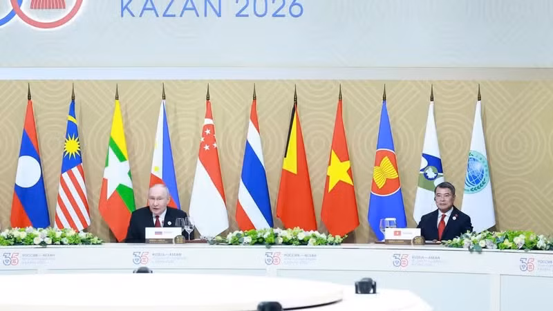 El presidente de Rusia, Vladímir Putin, y el primer ministro de Vietnam, Le Minh Hung, en la cita. (Foto: VGP)