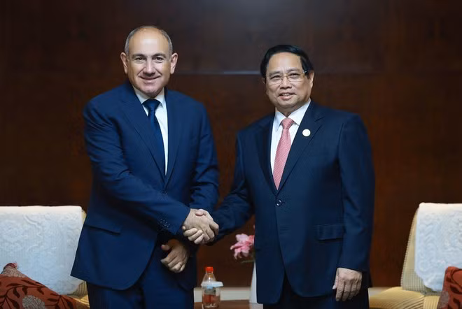 El primer ministro vietnamita, Pham Minh Chinh, y su homólogo de Armenia, Nikol Pashinyan. (Foto: VNA)