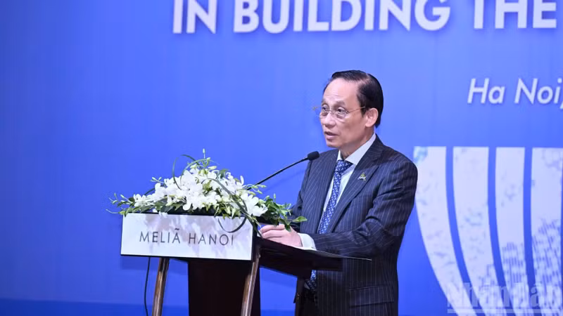 El miembro del Buró Político del Comité Central del Partido Comunista de Vietnam y ministro de Relaciones Exteriores, Le Hoai Trung. (Foto: VNA)