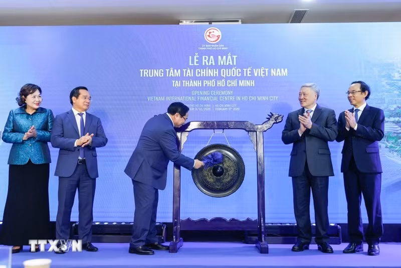 El primer ministro de Vietnam, Pham Minh Chinh, inaugura el Centro Financiero Internacional en Ciudad Ho Chi Minh. (Foto: VNA)