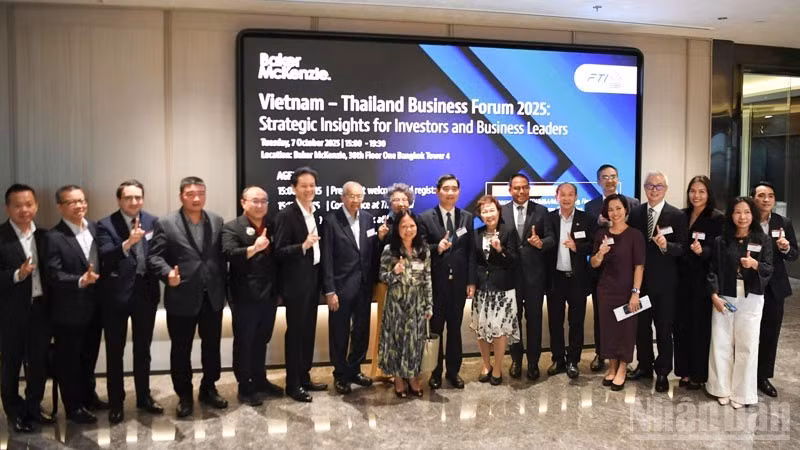 Vista del Foro Empresarial Vietnam-Tailandia 2025: visiones estratégicas para inversores y ejecutivos empresariales. (Foto: Nhan Dan)