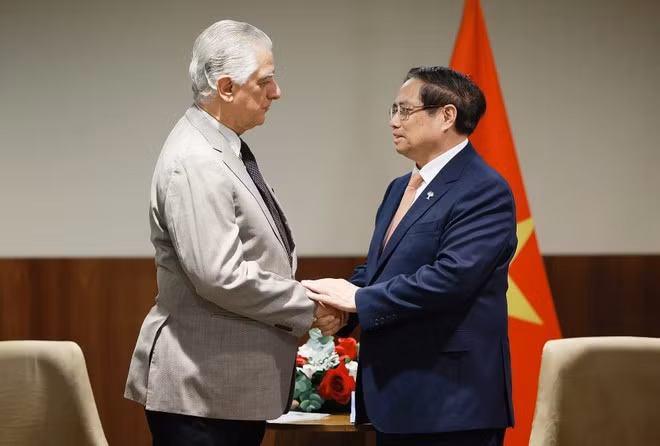 El primer ministro de Vietnam, Pham Minh Chinh, y el presidente de la Federación Industrial del Estado de Río de Janeiro, Luiz Césio Caetano. (Fotografía: VNA)