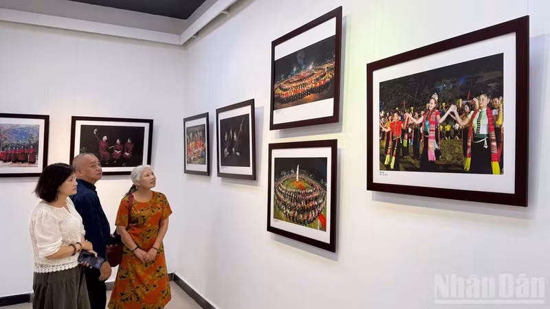 La exposición “Los Patrimonios Mundiales en Vietnam” está abierta hasta el 3 de noviembre. (Foto: Nhan Dan)