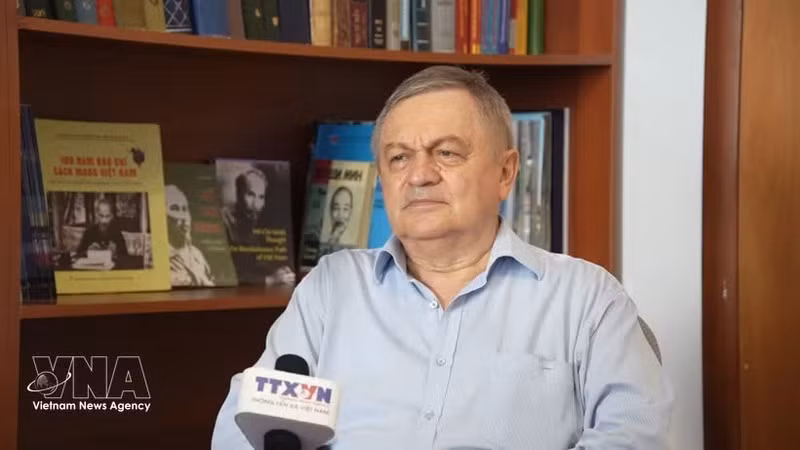 Anatoly Sokolov, investigador del Instituto de Estudios Orientales, Academia Rusa de Ciencias, en la entrevista. (Foto: VNA)