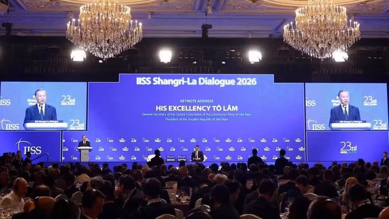 El secretario general del Partido Comunista y presidente de Vietnam, To Lam, interviene en el 23º Diálogo de Shangri-La. (Foto: VNA)