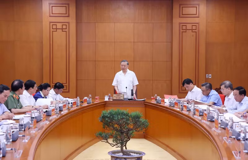 El secretario general del Partido Comunista de Vietnam y presidente del país, To Lam, interviene en la reunión. (Foto: VNA)