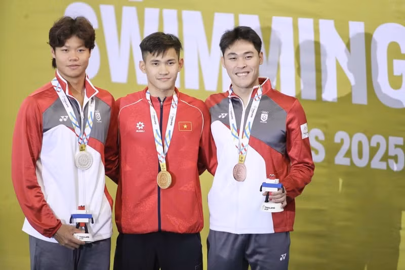 El nadador Pham Thanh Bao gana la medalla de oro en los 200 metros pecho masculinos. (Foto: VNA)