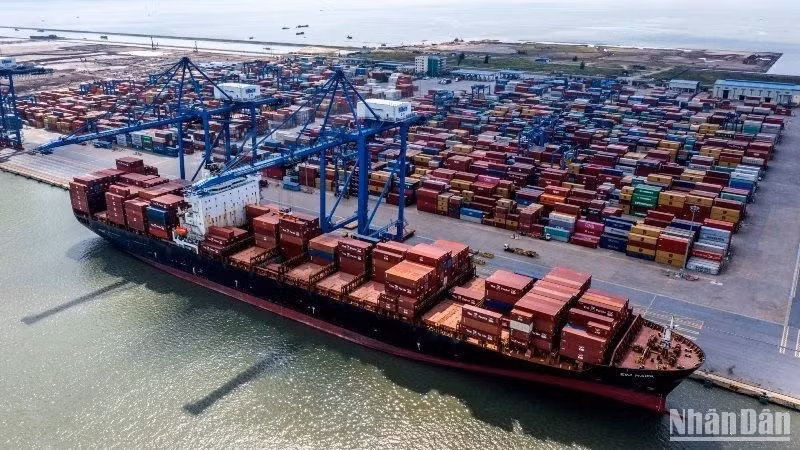 El sistema logístico portuario crea oportunidades para promover con fuerza la cooperación bilateral entre Italia y Vietnam. (Foto: Nhan Dan)