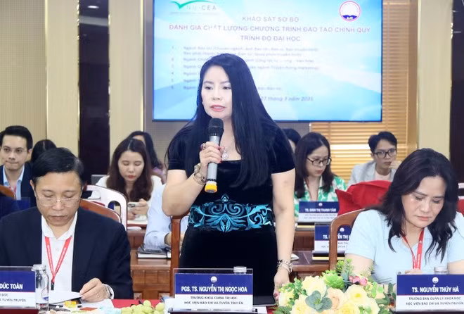 La profesora asociada, doctora Nguyen Thi Ngoc Hoa, decana del Departamento de Ciencias Políticas (Academia de Periodismo y Comunicación). (Foto: Academia de Periodismo y Comunicación)