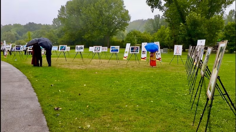 Las fotos, dispuestas en forma de las letras “V-N”, destacan un Vietnam en desarrollo, abierto al mundo y lleno de vitalidad. (Foto: VNA)