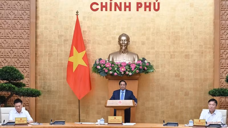 El primer ministro de Vietnam, Pham Minh Chinh, preside la reunión. (Foto: Nhan Dan)