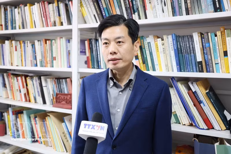 El profesor Cui Shoujun de la Escuela de Estudios Internacionales de la Universidad Renmin de China. (Foto: VNA)