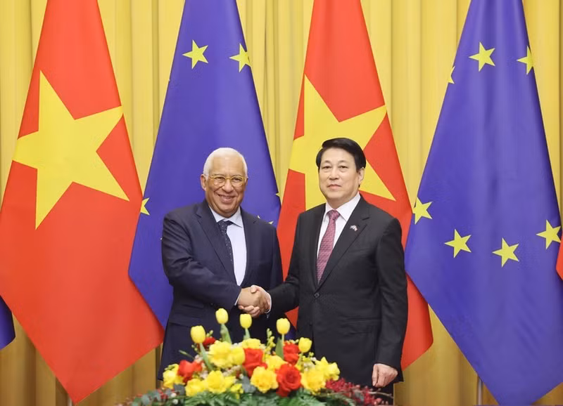 El presidente de Vietnam, Luong Cuong, y el titular del Consejo Europeo, António Costa. (Foto: VNA)
