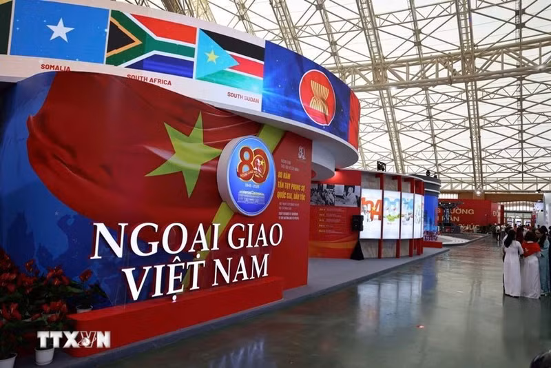 El stand del sector diplomático en la exposición sobre los logros de Vietnam. (Foto: VNA)