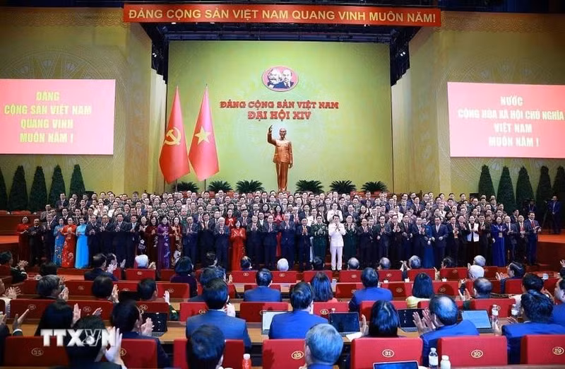 El nuevo Comité Central del Partido Comunista de Vietnam se presenta en el XIV Congreso Nacional de la organización. (Foto: VNA)