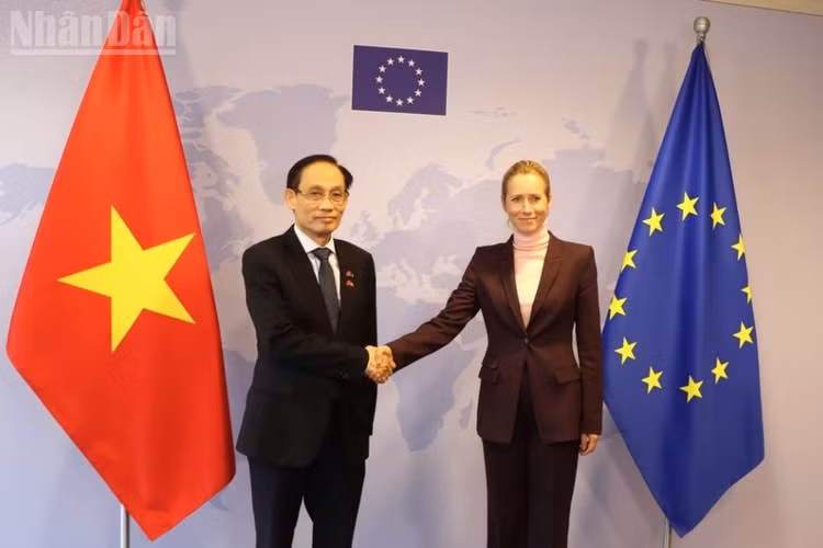El ministro de Relaciones Exteriores de Vietnam, Le Hoai Trung, y la alta representante de la UE para Asuntos Exteriores y Política de Seguridad y vicepresidenta de la Comisión Europea, Kaja Kallas. (Foto: Ministerio de Relaciones Exteriores de Vietnam)