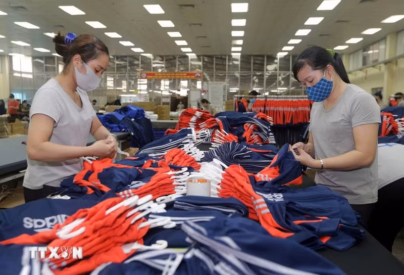 Prendas de vestir que exporta la empresa textil vietnamita de Thai Nguyen al mercado de la UE. (Foto: VNA)