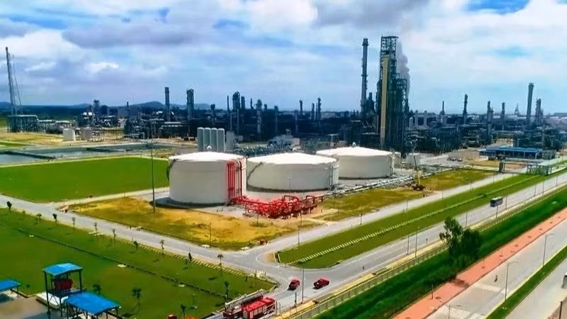 Una parte de la refinería y planta petroquímica de Nghi Son en la provincia de Thanh Hoa. (Foto: Nhan Dan)