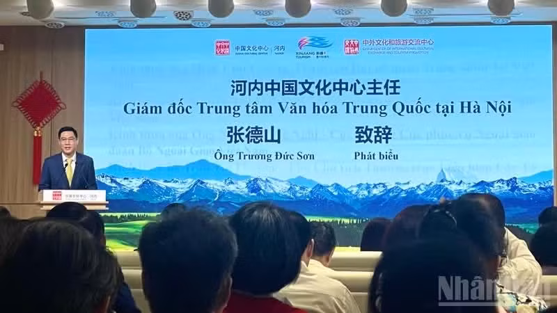 Zhang Deshan, director del Centro de Cultura China en Hanói, interviene en el evento. (Foto: Nhan Dan)