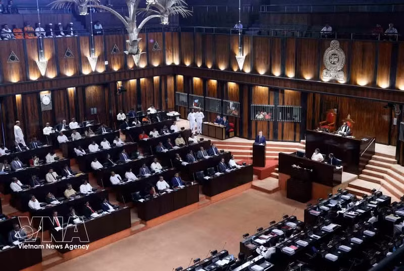 El secretario general del Partido Comunista y presidente de Vietnam, To Lam, pronuncia un discurso ante el Parlamento de Sri Lanka. (Foto: VNA)