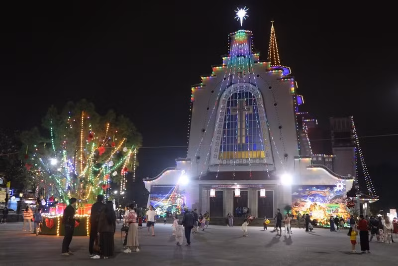 El ambiente navideño es vibrante en Hue. (Foto: VNA)