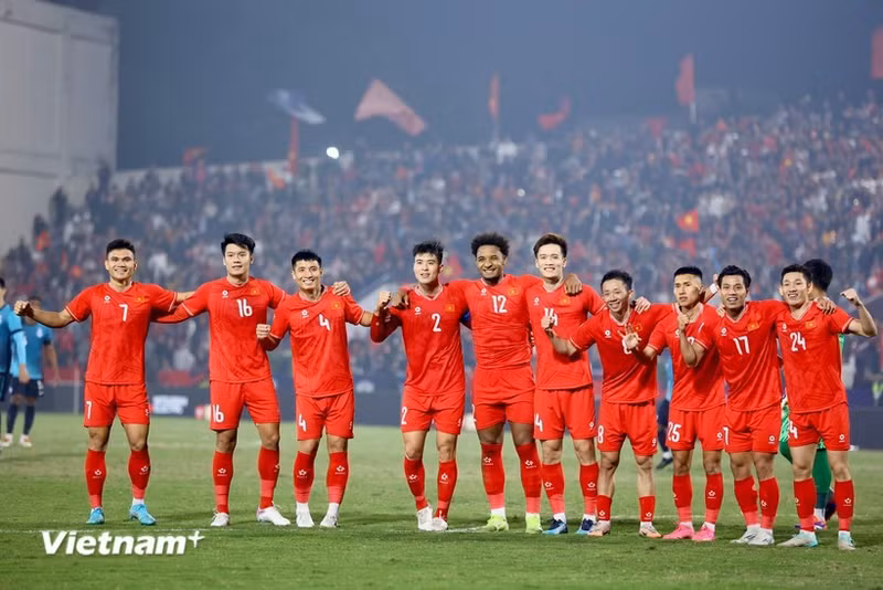 La selección nacional de Vietnam ha escalado tres posiciones hasta el puesto 107 del mundo y el 19 de Asia en la última clasificación de la FIFA. (Foto: VNA)