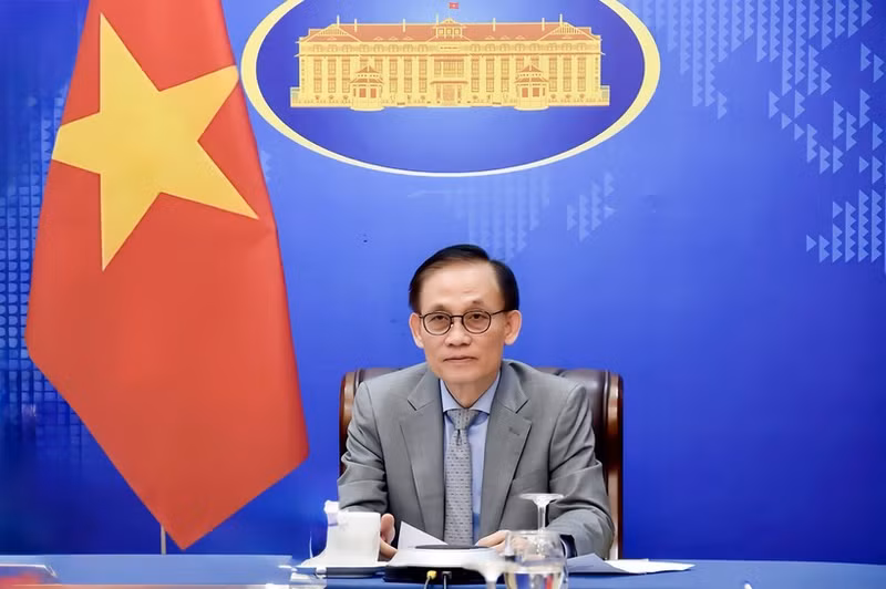 El miembro del Secretariado del Comité Central del Partido Comunista de Vietnam y ministro interino de Relaciones Exteriores, Le Hoai Trung. (Foto: VNA)