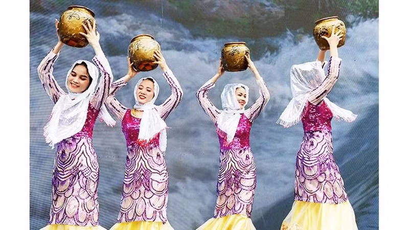 El encantador baile de la etnia Cham. El encantador baile de la etnia Cham.
