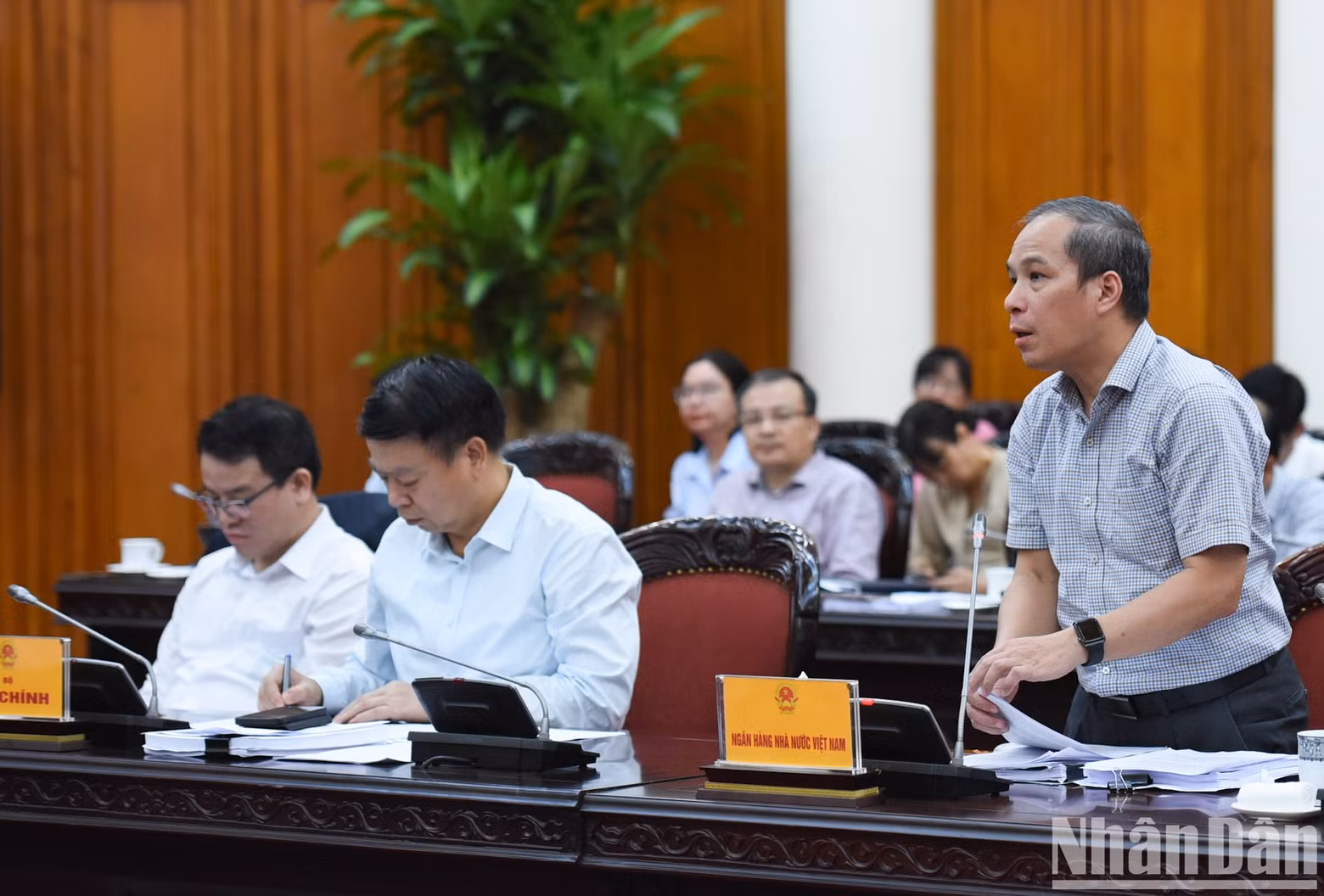 Representante del Banco Estatal de Vietnam. Representante del Banco Estatal de Vietnam.